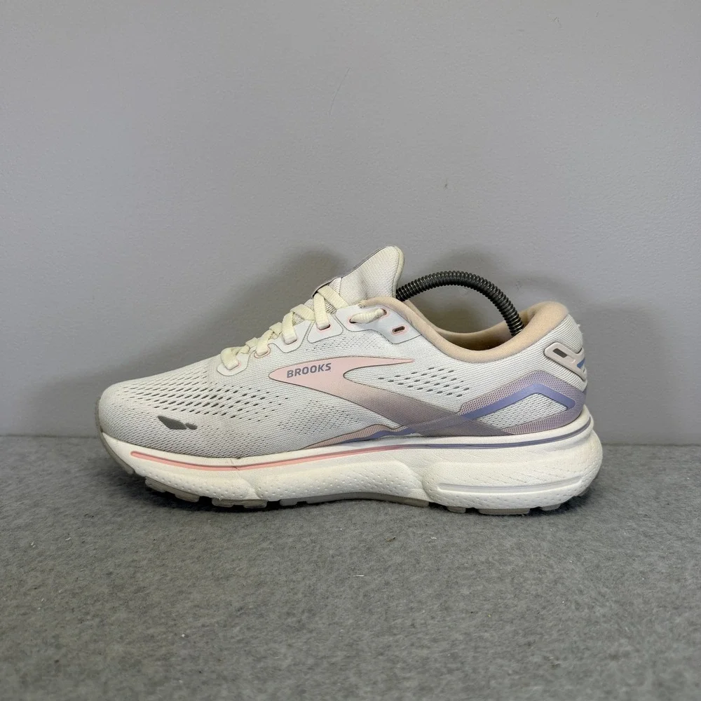Brooks Ghost 15 Womens Shoes Size 8 Cream Pink Running Sneakers 1203801B199